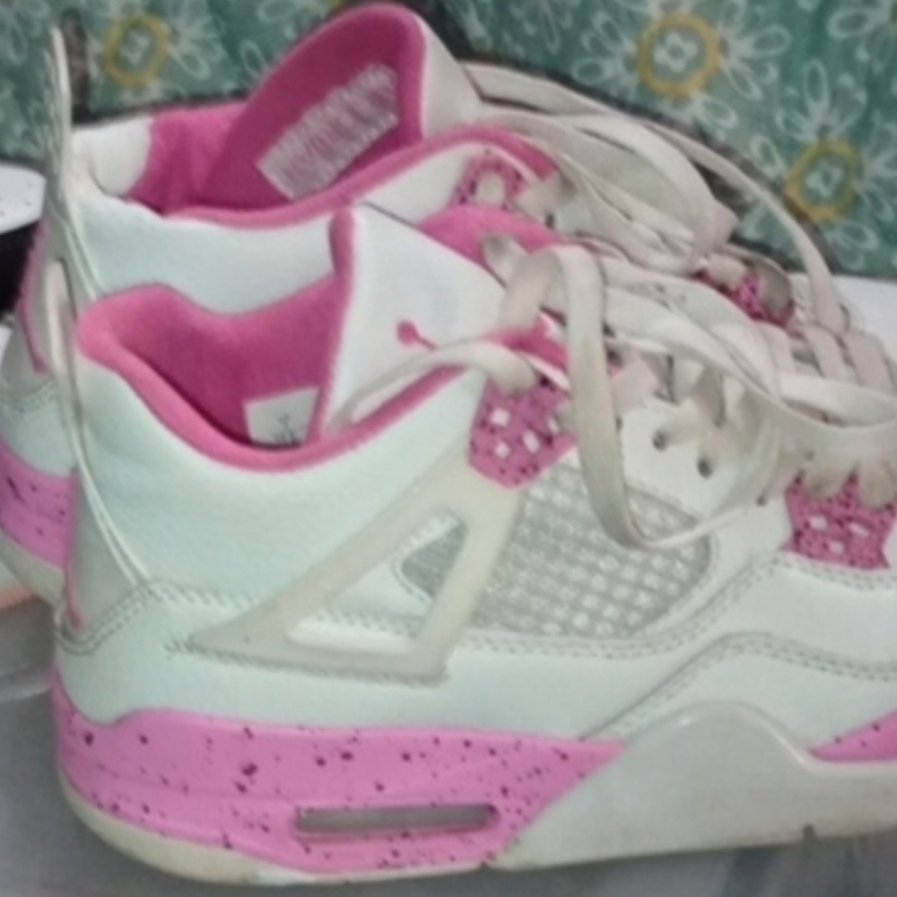 Nike Women's Athletic Shoes - White and Pink